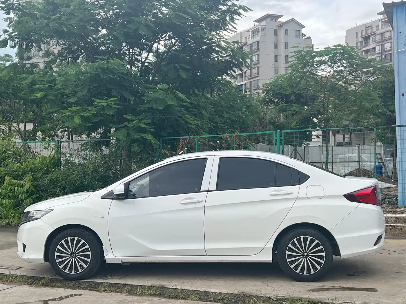 Honda Greiz 2016 2016 1.5L CVT Classic Edition
