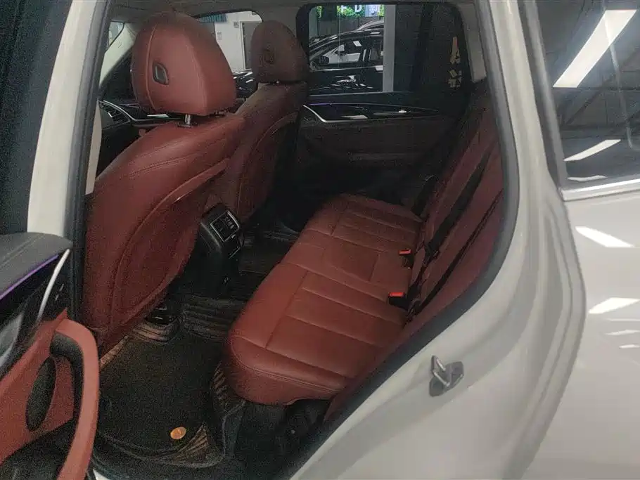 BMW iX3 2024 Leading Edition фото 11