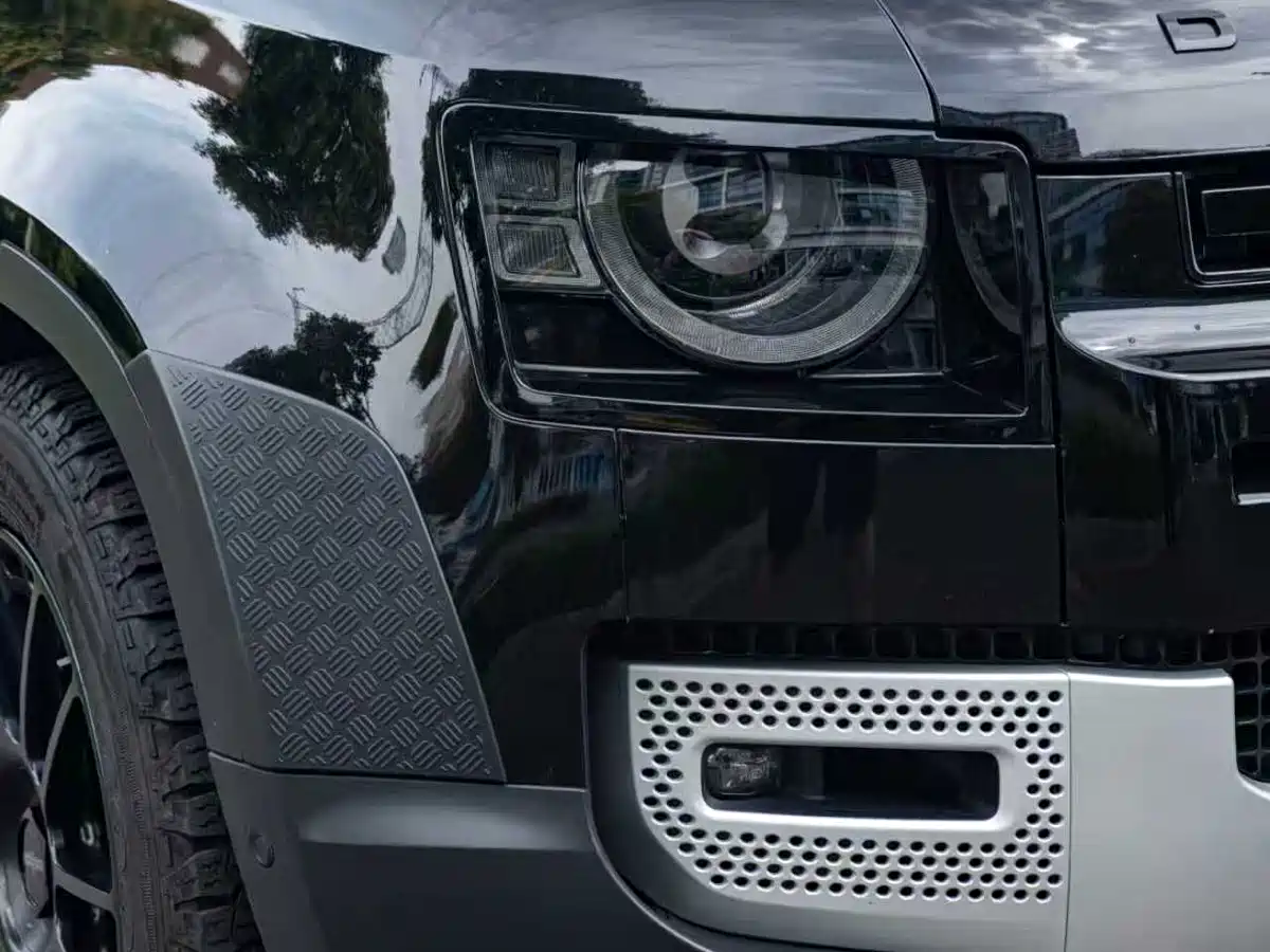 Land Rover Defender 2021 110 P400 Dark Special Edition фото 4