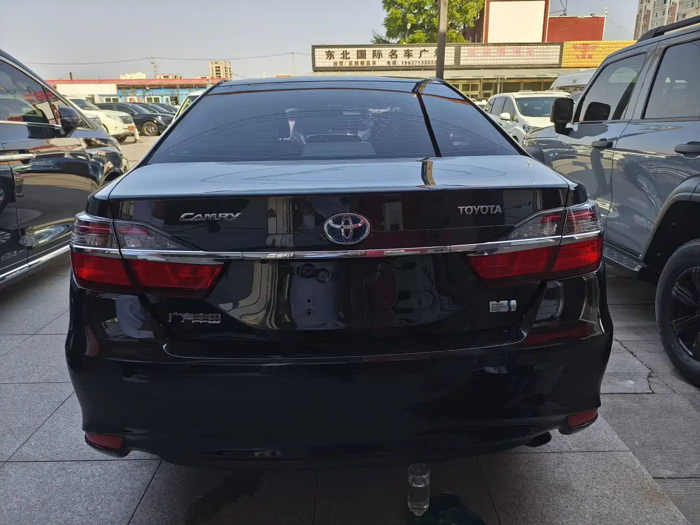Toyota Camry 2016 Hybrid 2.5HG 10th Anniversary Luxury Navigation Edition фото 13