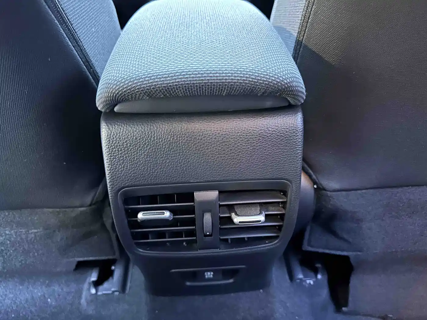 Toyota Levin 2022 185T CVT Luxury Edition фото 19