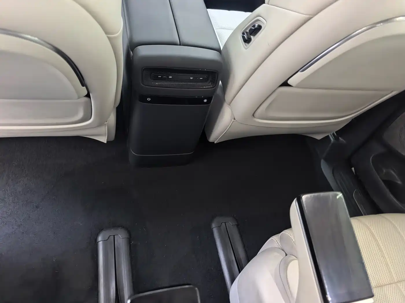 Voyah Auto Voyah Dreamer 2025 PHEV AWD Flagship Kunpeng Edition фото 12