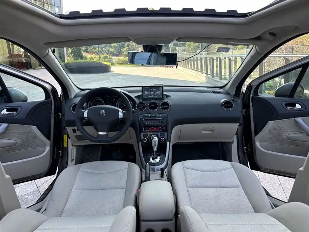 Peugeot 408 2013 2.0L Automatic Luxury Edition фото 12