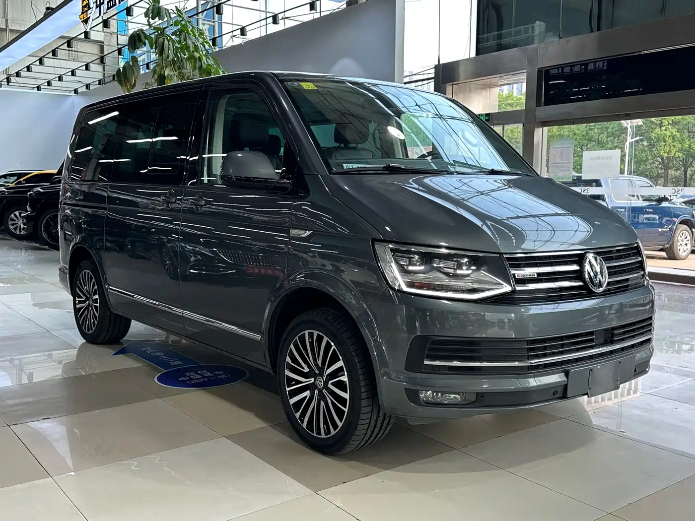 Volkswagen Multivan 2018 2.0TSI 4WD Premium Edition 7-Seater фото 3