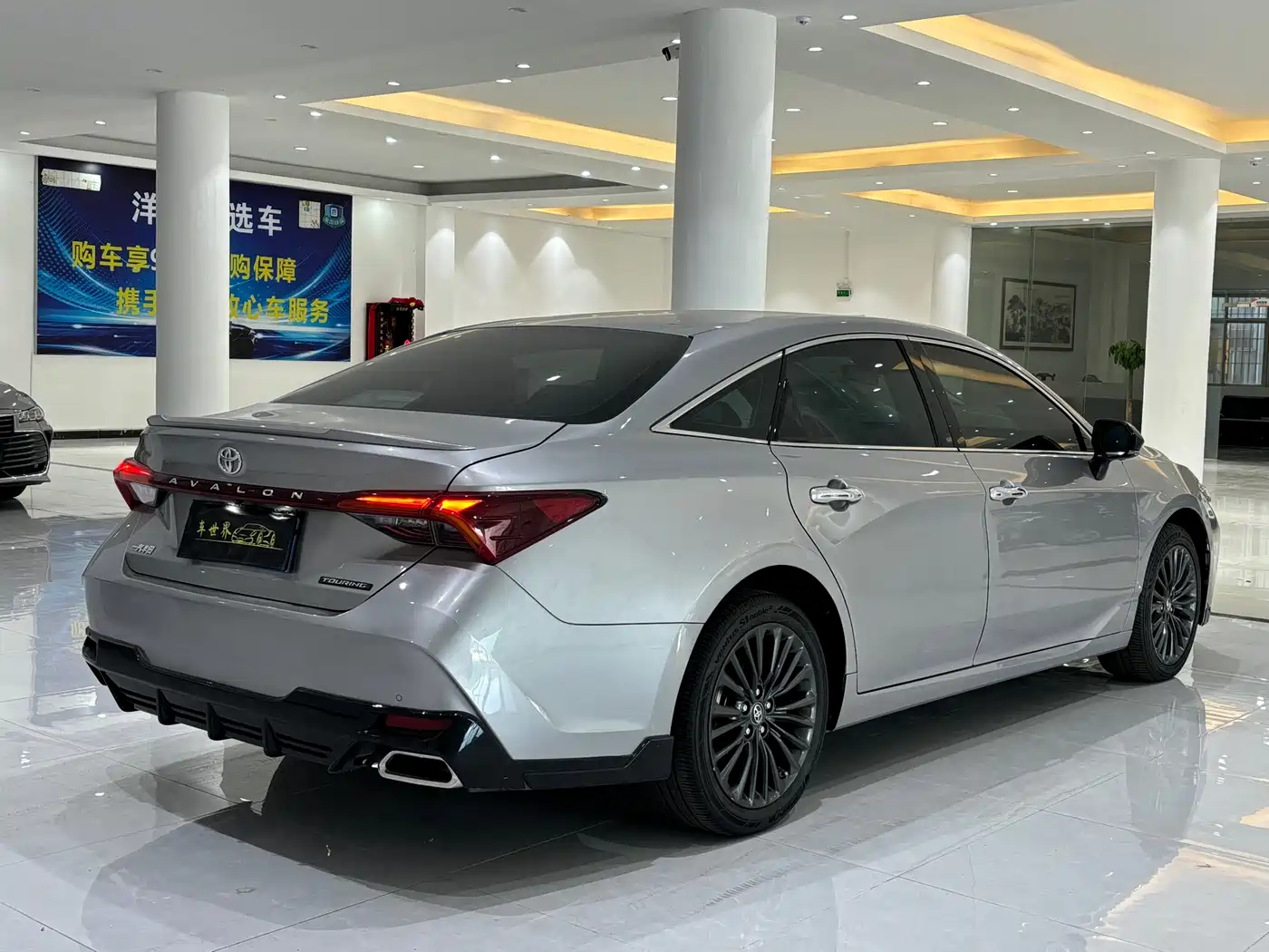 Toyota Avalon 2021 2.5L Touring Noble SPORT Edition фото 4