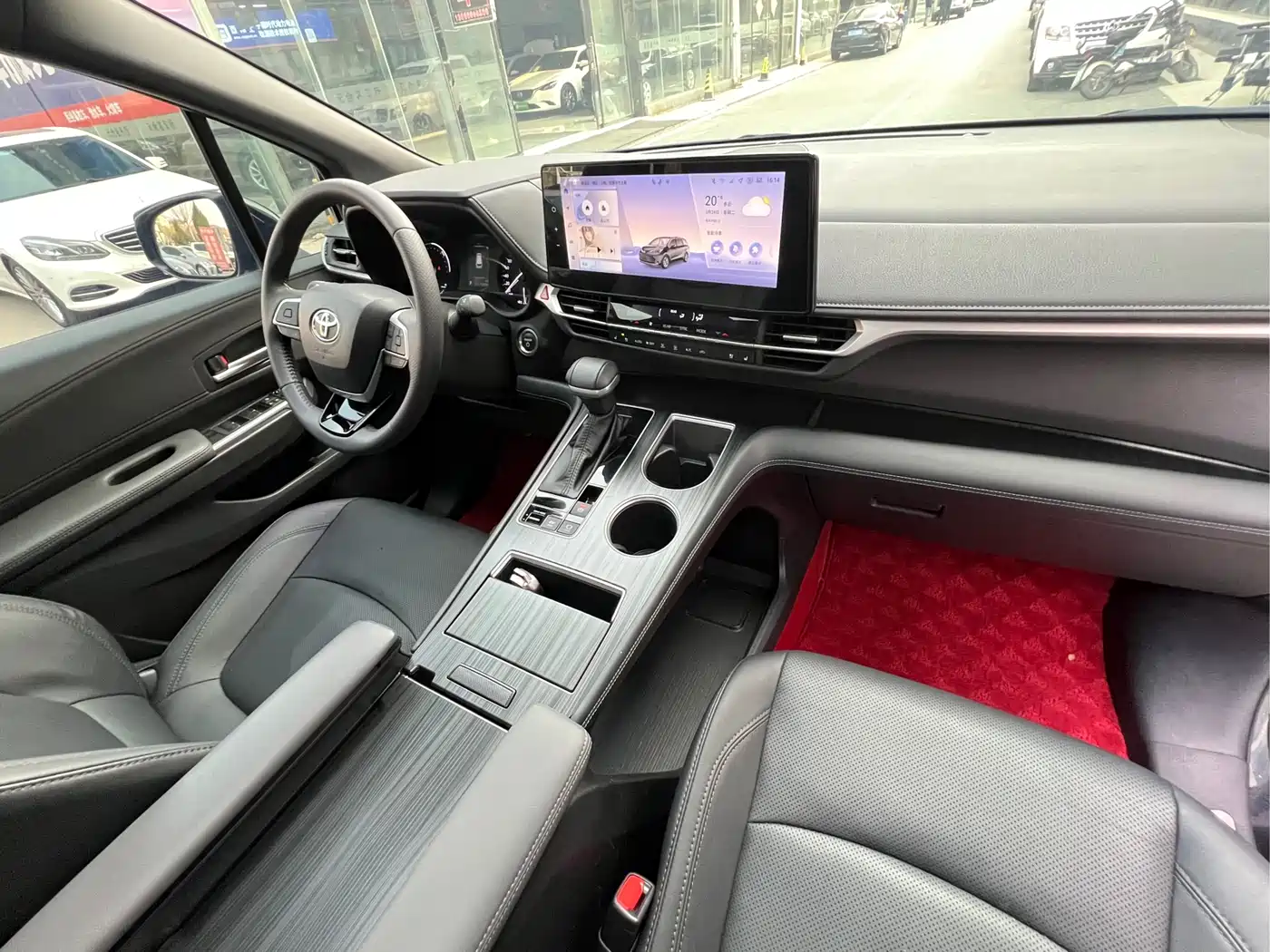 Toyota Sienna 2024 2.5L Hybrid 4WD Premium Edition фото 21