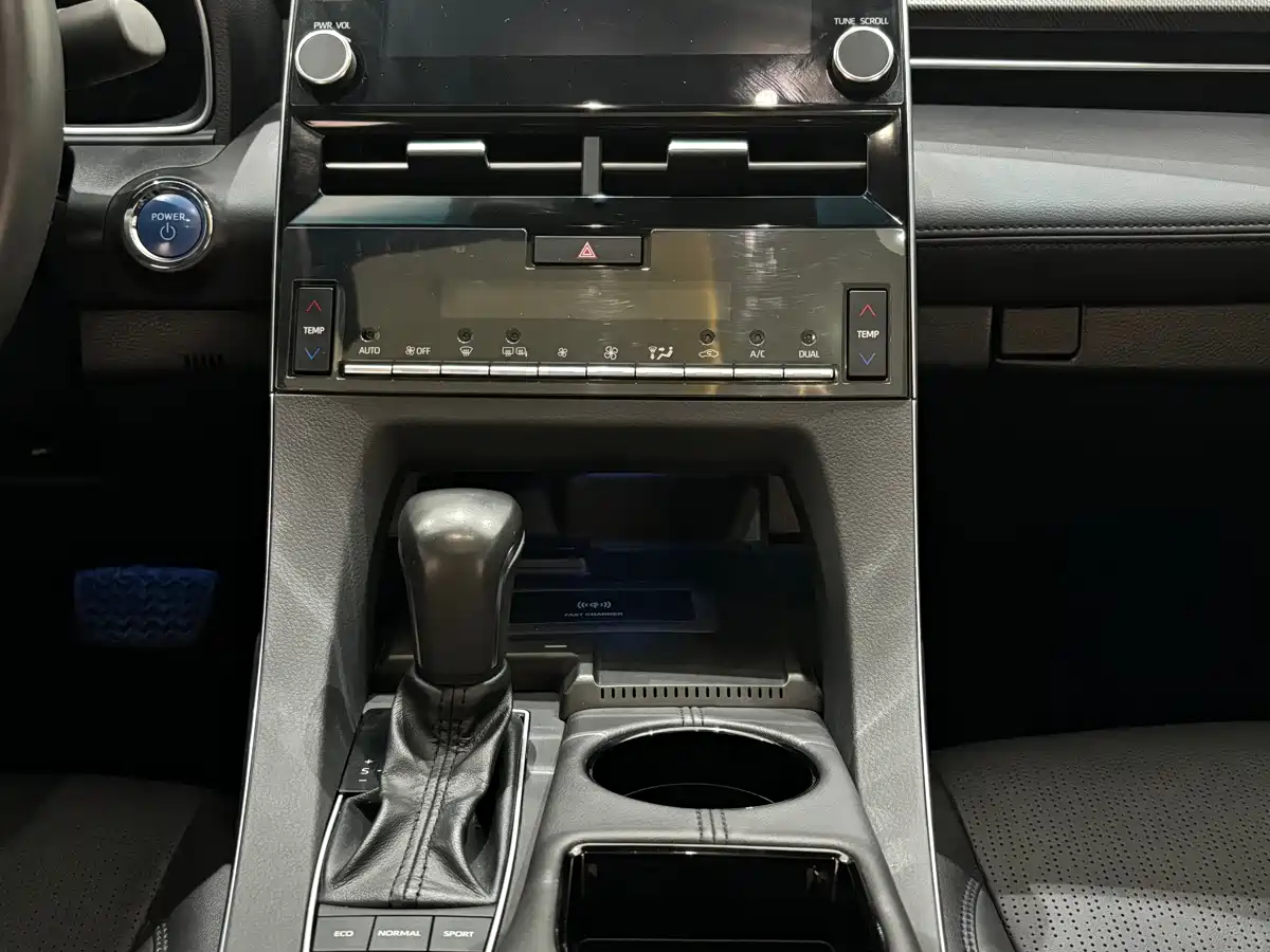 Toyota Avalon 2019 Hybrid 2.5L Luxury Edition China V фото 14