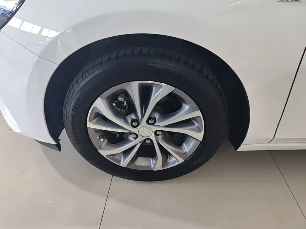 Photo 23 - Buick Verano