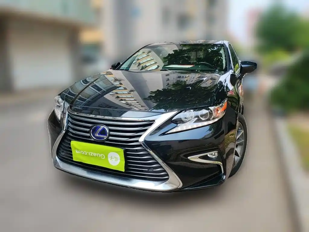 Фото 2 - Lexus ES