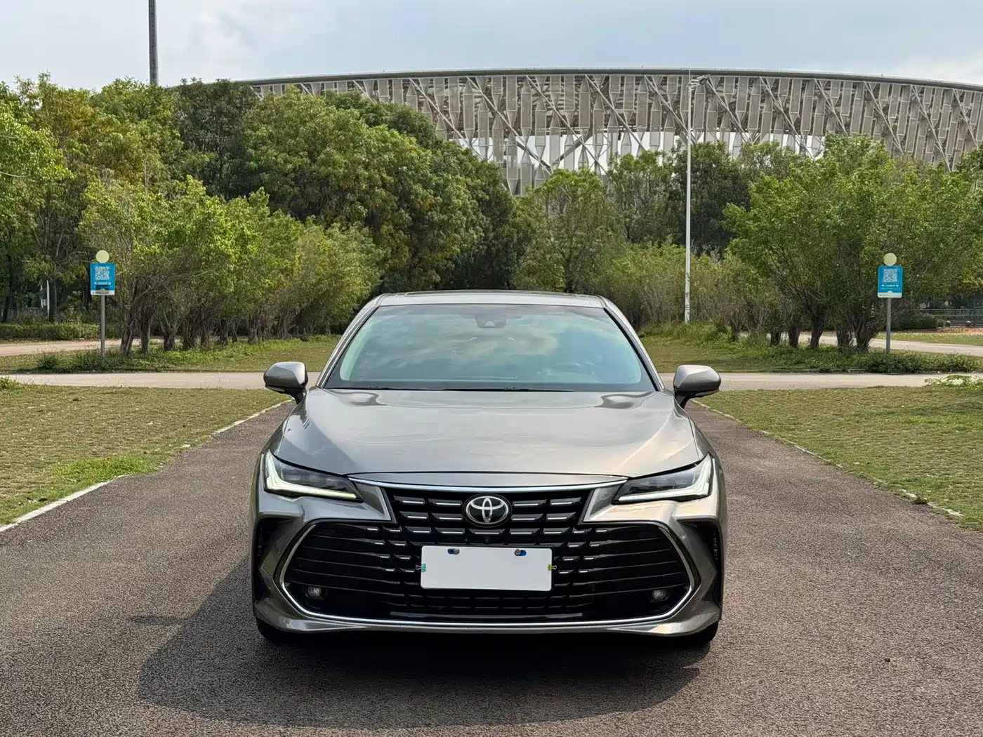 Toyota Avalon 2022 2.0L XLE Premium фото 2