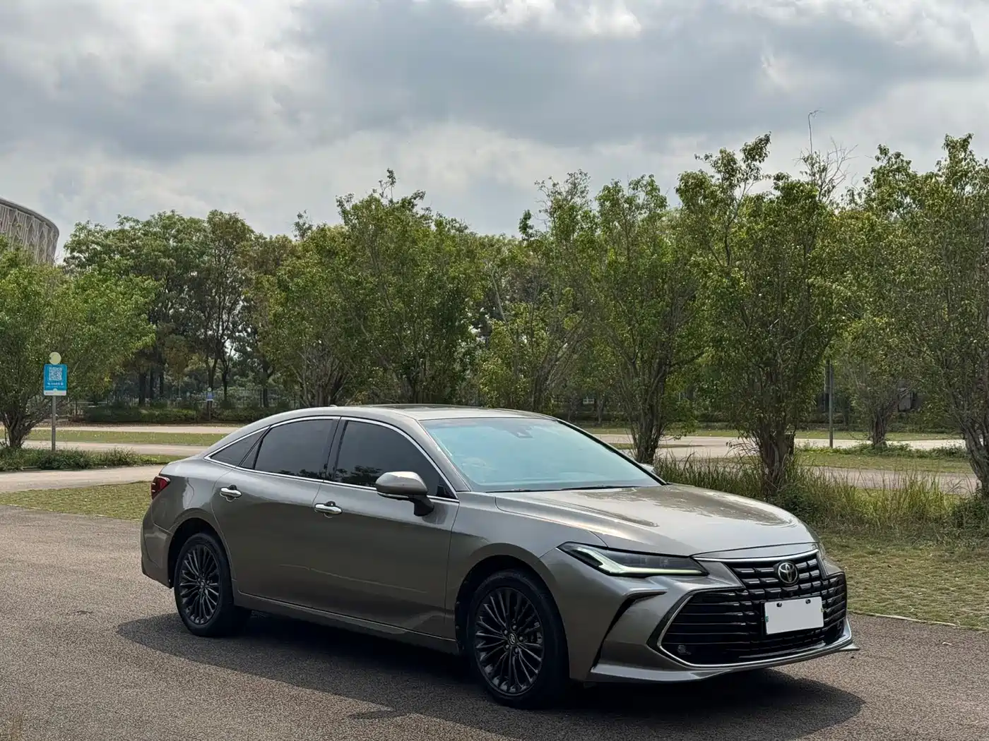 Toyota Avalon 2022 2.0L XLE Premium фото 3