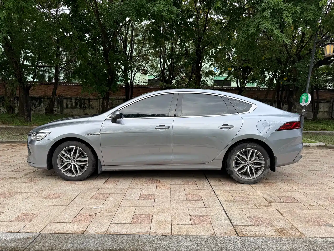 BYD Qin PLUS 2021 DM-i 55KM Flagship фото 12