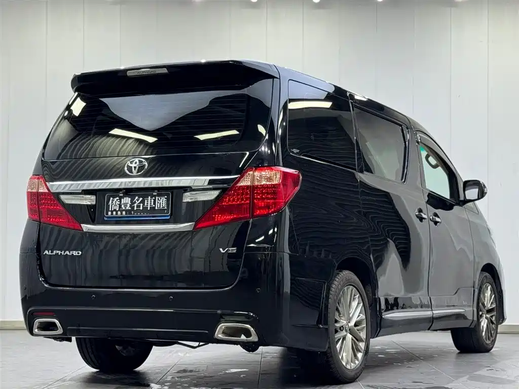 Toyota Alphard фото 13