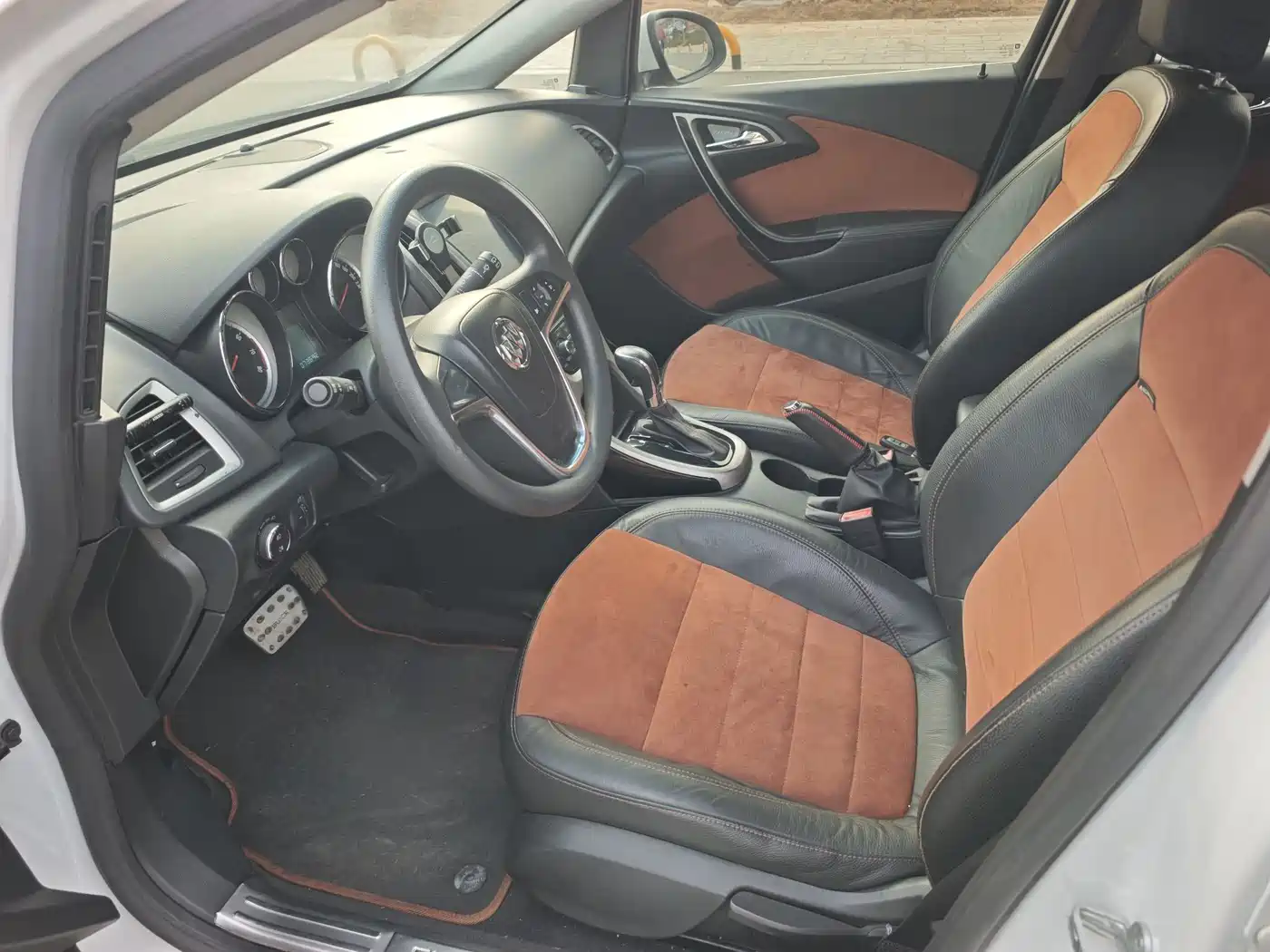 Buick Excelle 2014 XT 1.6T Automatic Cutting-edge Sport фото 4
