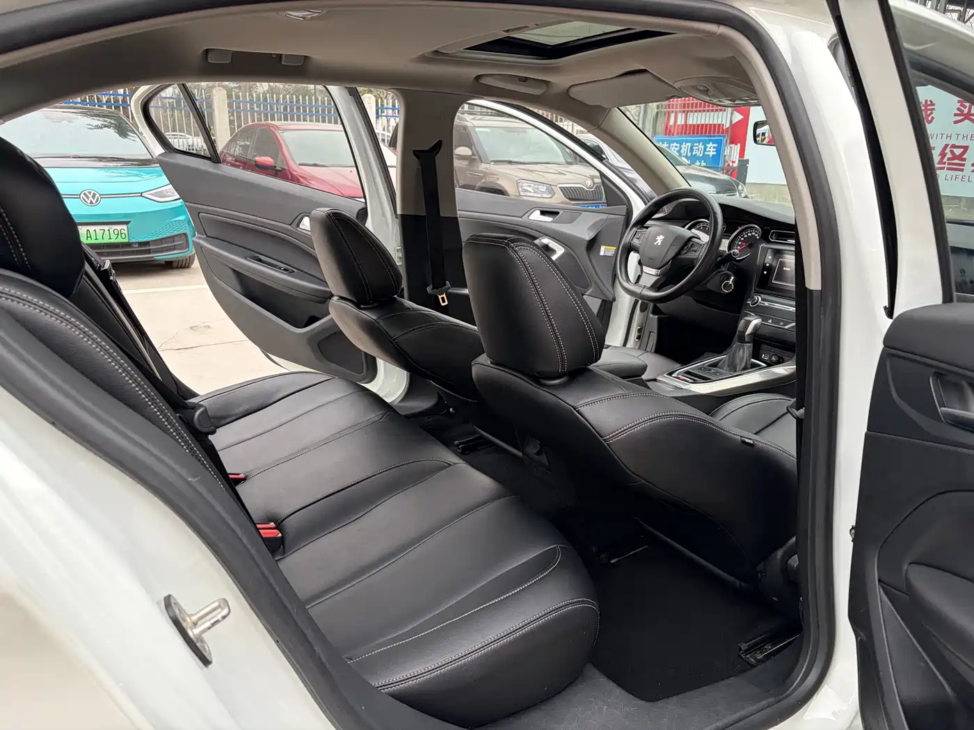 Peugeot 408 2016 1.6T Automatic Luxury Edition фото 7