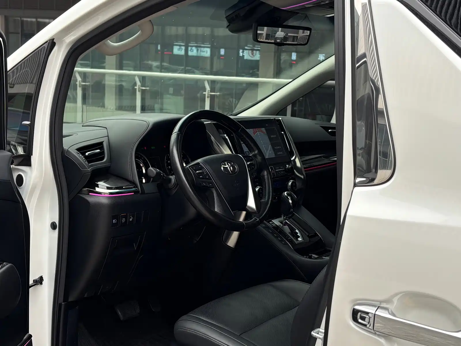 Фото 8 - Toyota Vellfire