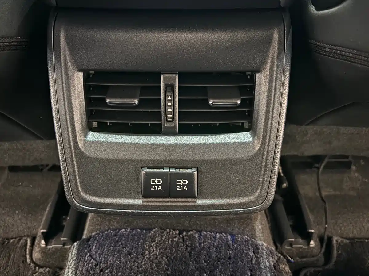 Toyota Avalon 2019 Hybrid 2.5L Luxury Edition China V фото 15