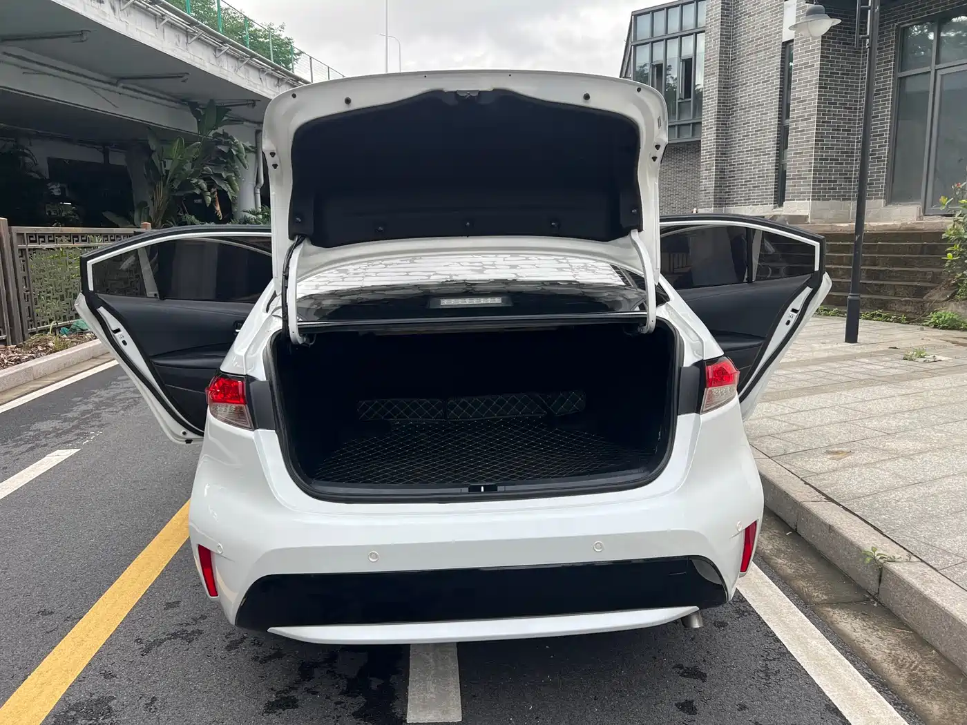 Toyota Levin 2021 185T CVT Luxury Edition фото 26