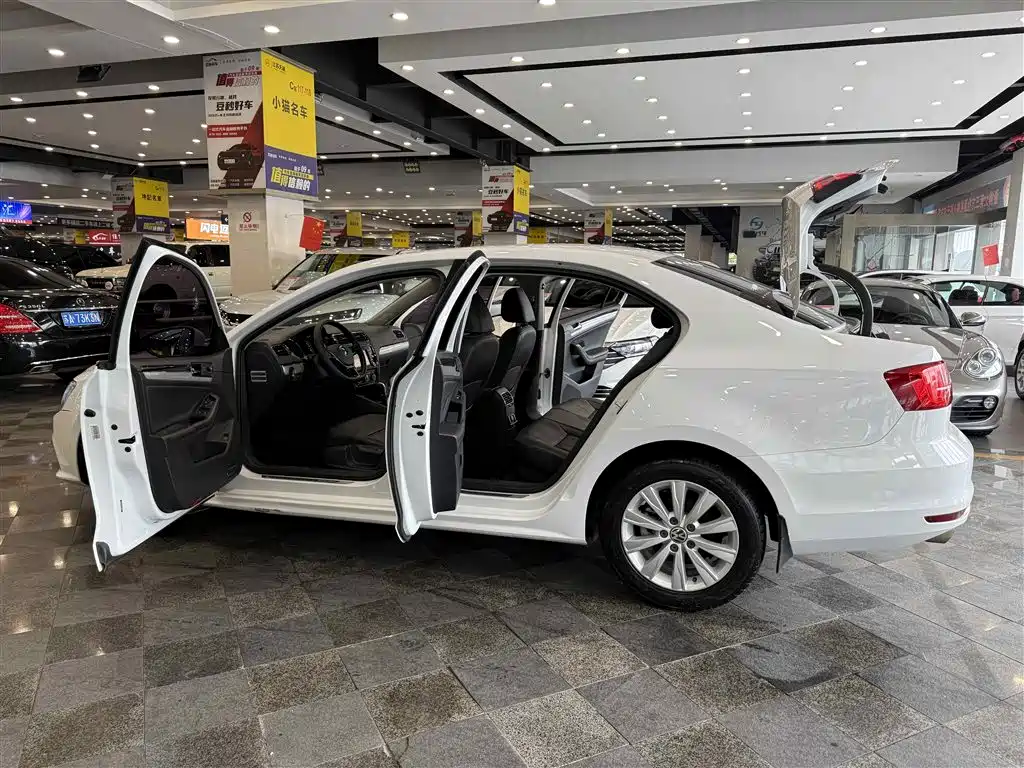 Volkswagen Sagitar 2015 230TSI Automatic Comfort фото 26