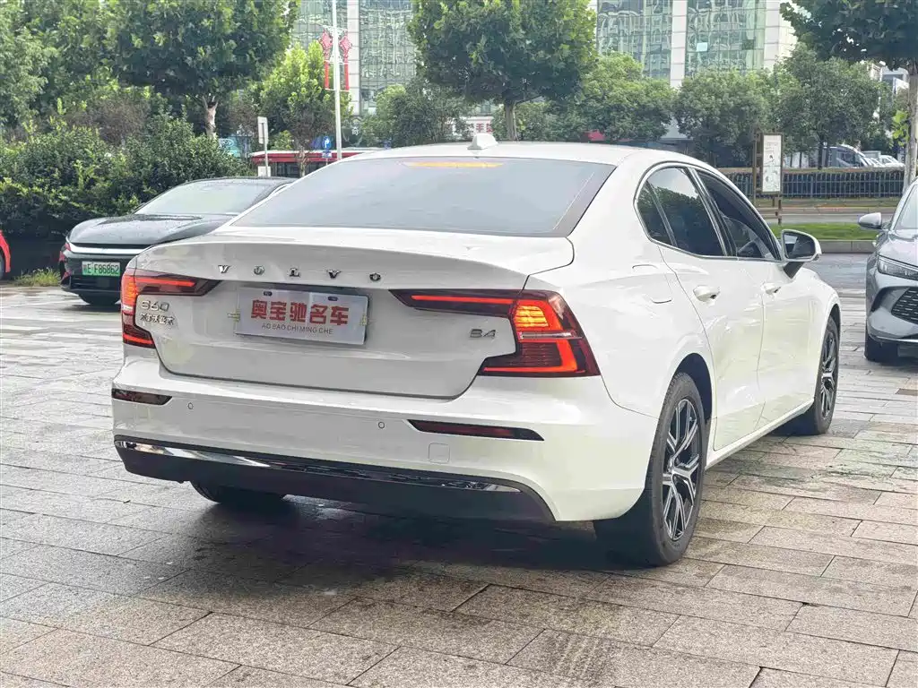 Volvo S60 2025 2025 B4 Smart Luxury Edition
