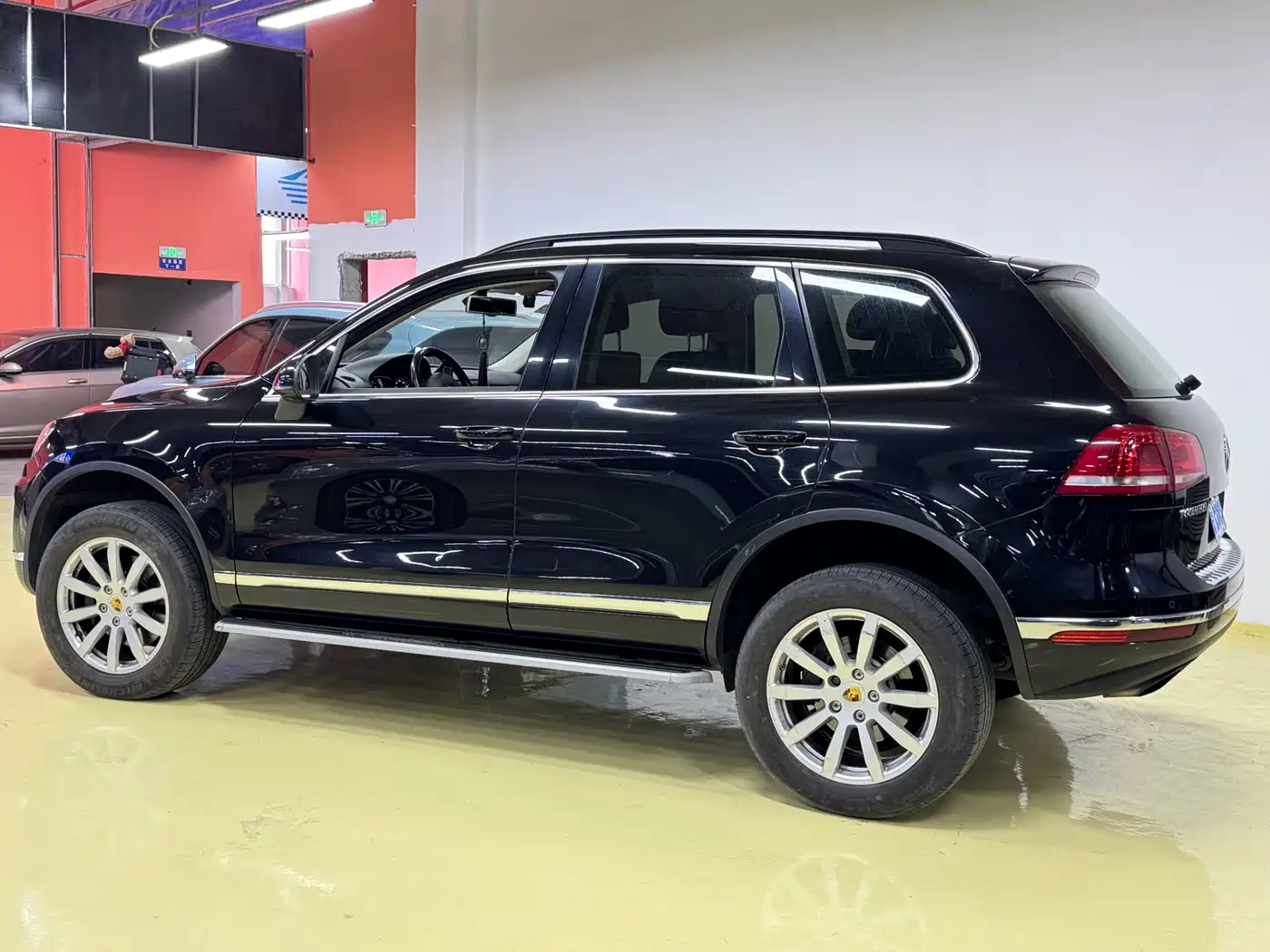 VOLKSWAGEN TOUAREG