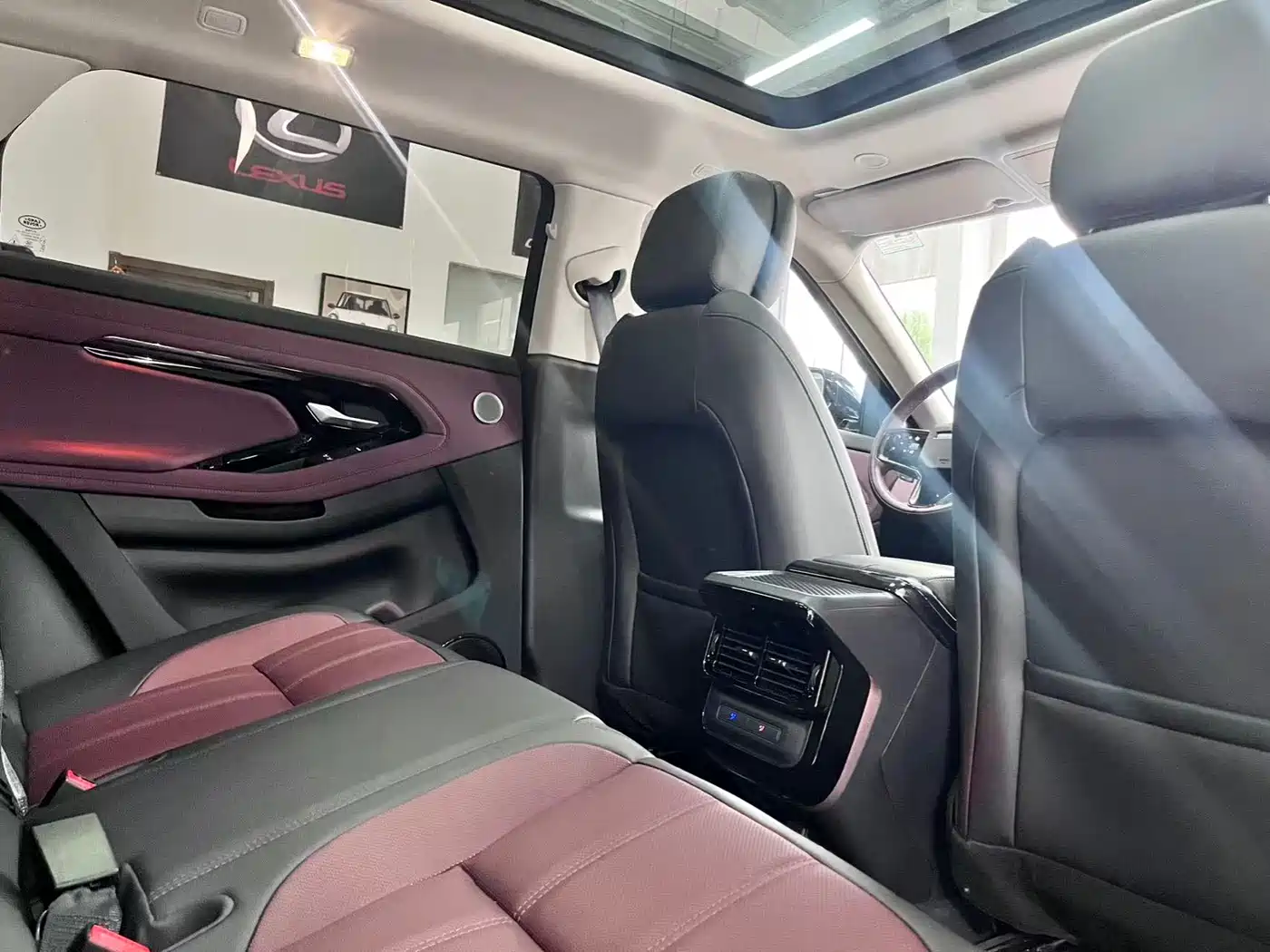 Land Rover Range Rover Evoque 2024 Range Rover Evoque L 249PS Light Master Edition фото 16