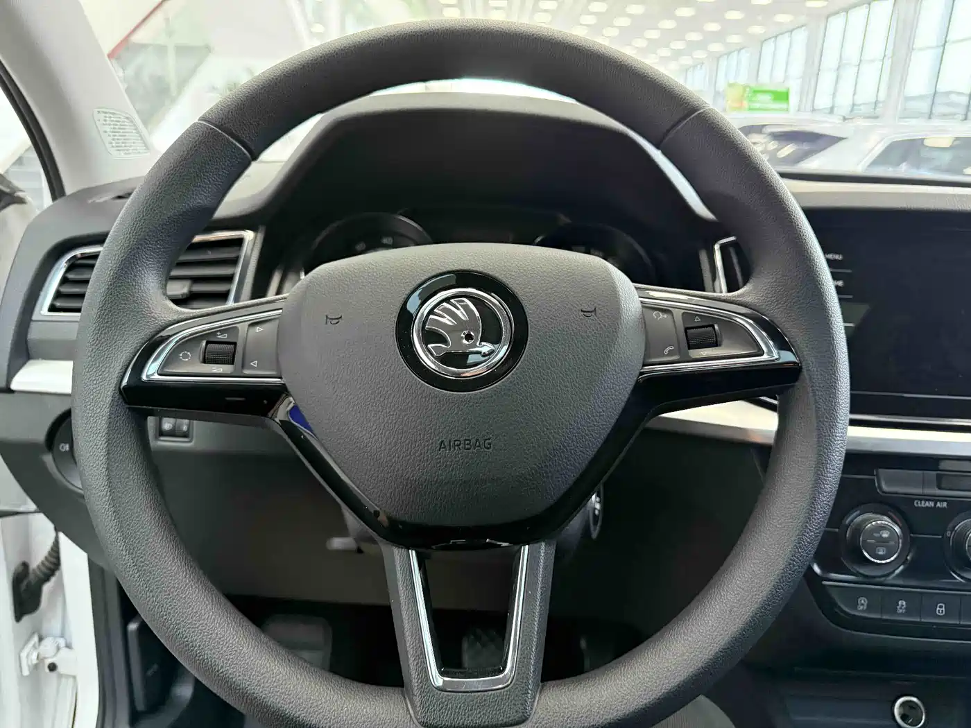 Škoda Kamiq 2022 1.5L Automatic Comfort Edition фото 11