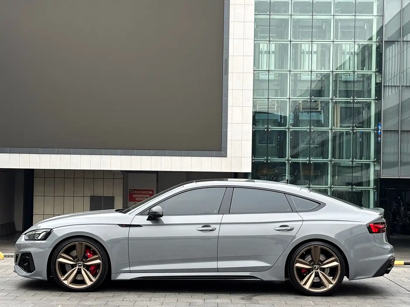 Audi RS 5 2022 RS 5 2.9T Sportback Dark Gold Edition фото 3