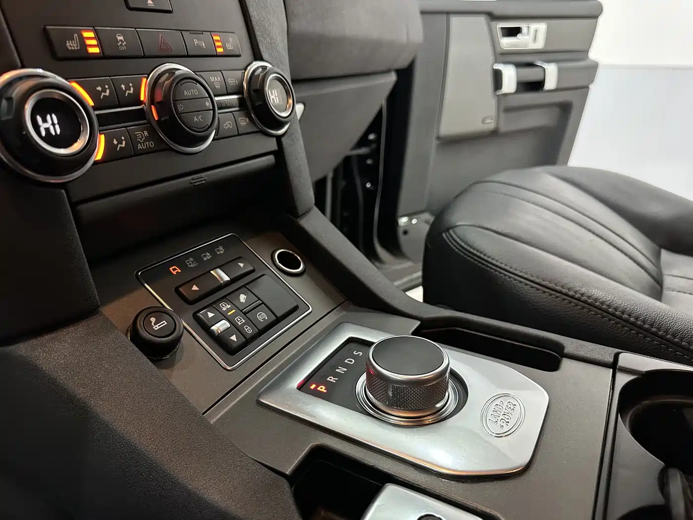 Land Rover Discovery 2015 3.0 SDV6 HSE Diesel фото 22