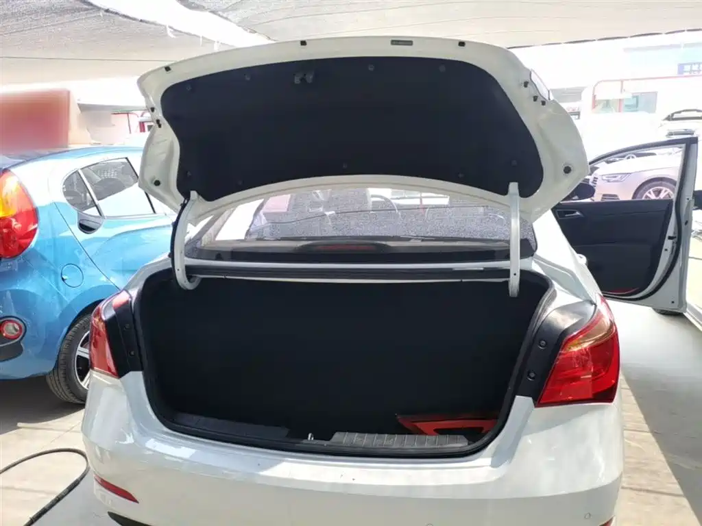Hyundai Mistra 2016 1.8L Automatic Smart GLS фото 19