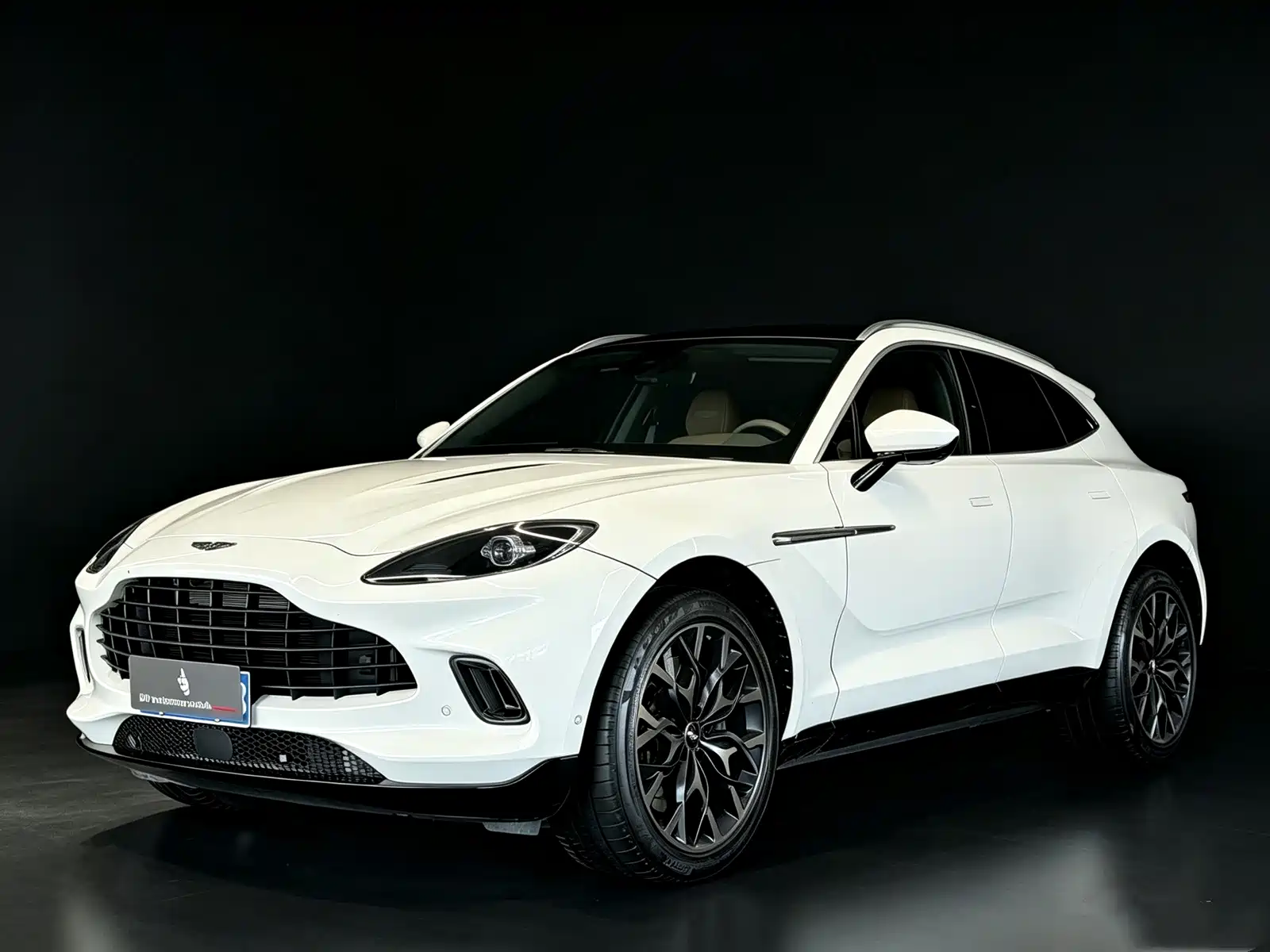 Фото 3 - Aston Martin DBX