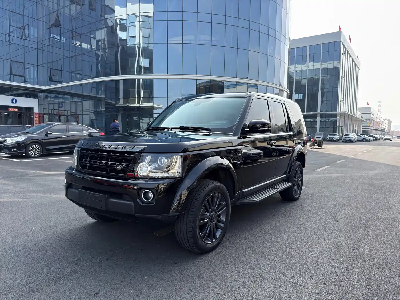 Land Rover Discovery 2015 3.0 SC V6 SE фото 2