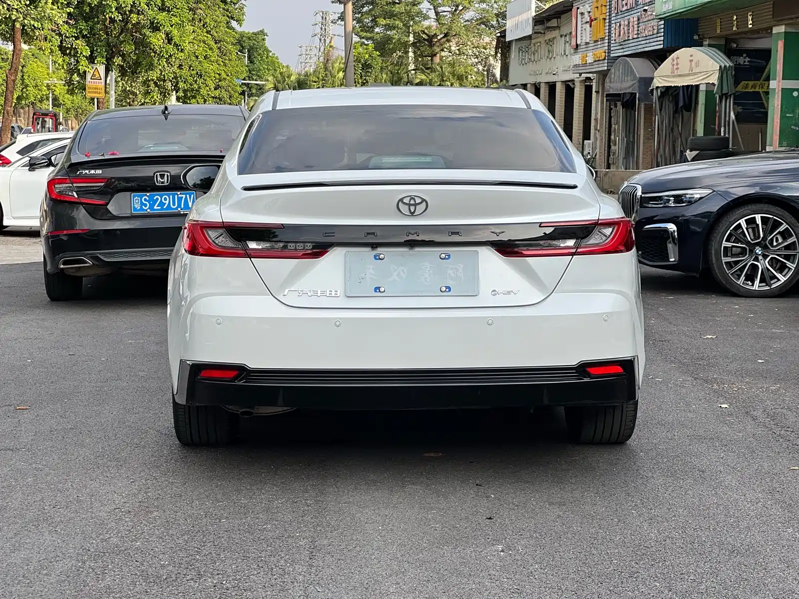 Фото 8 - Toyota Camry