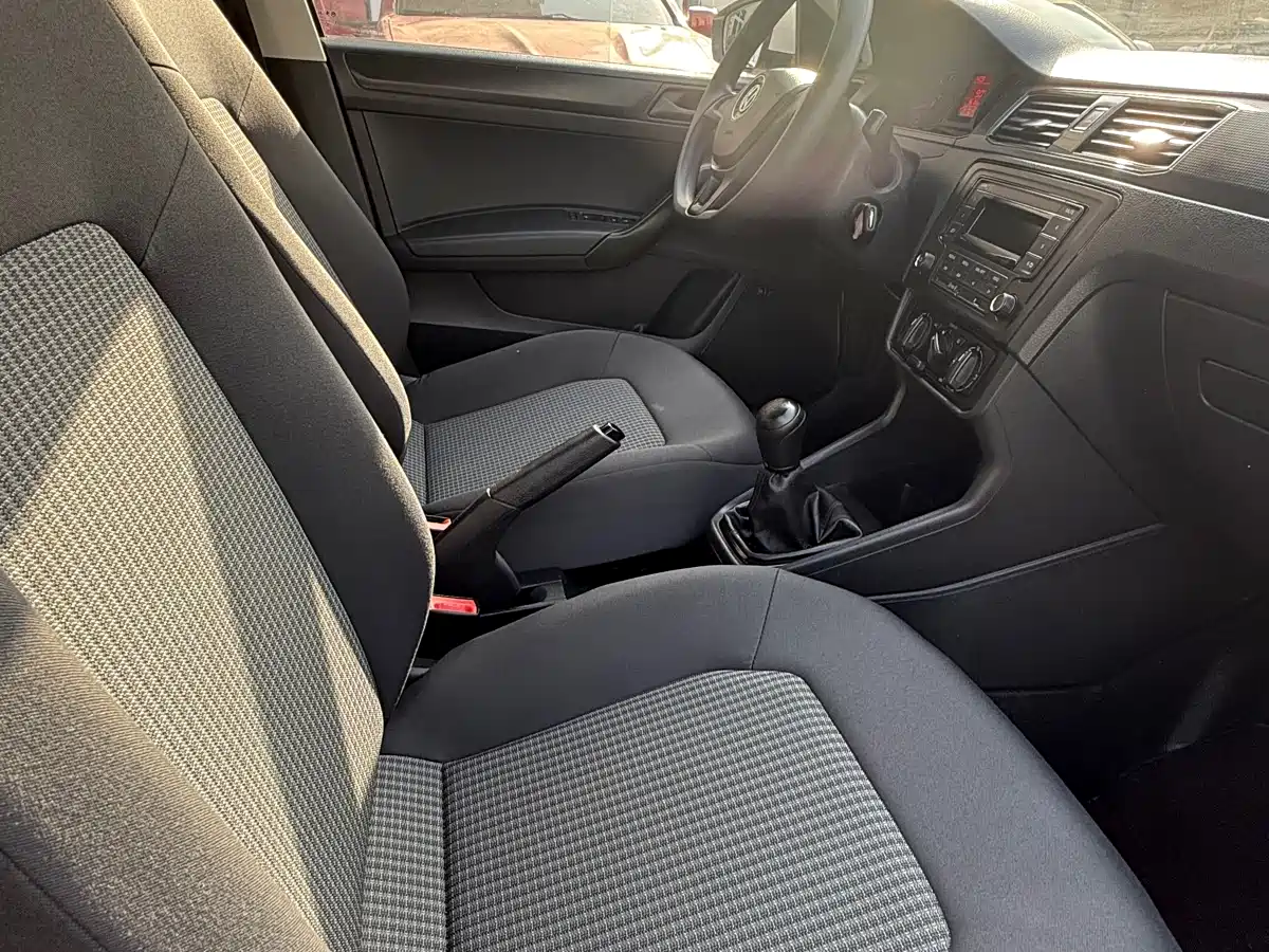 Volkswagen Santana 2016 1.4L Manual Trend Edition фото 4