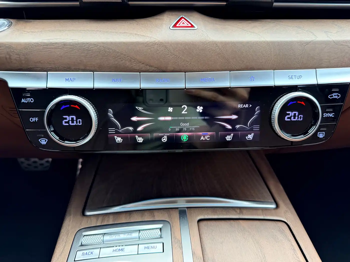Фото 14 - Genesis G80