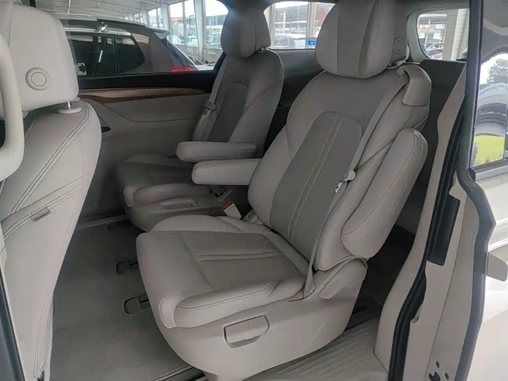 Buick GL8 2017 ES 28T Comfort Type China V фото 17