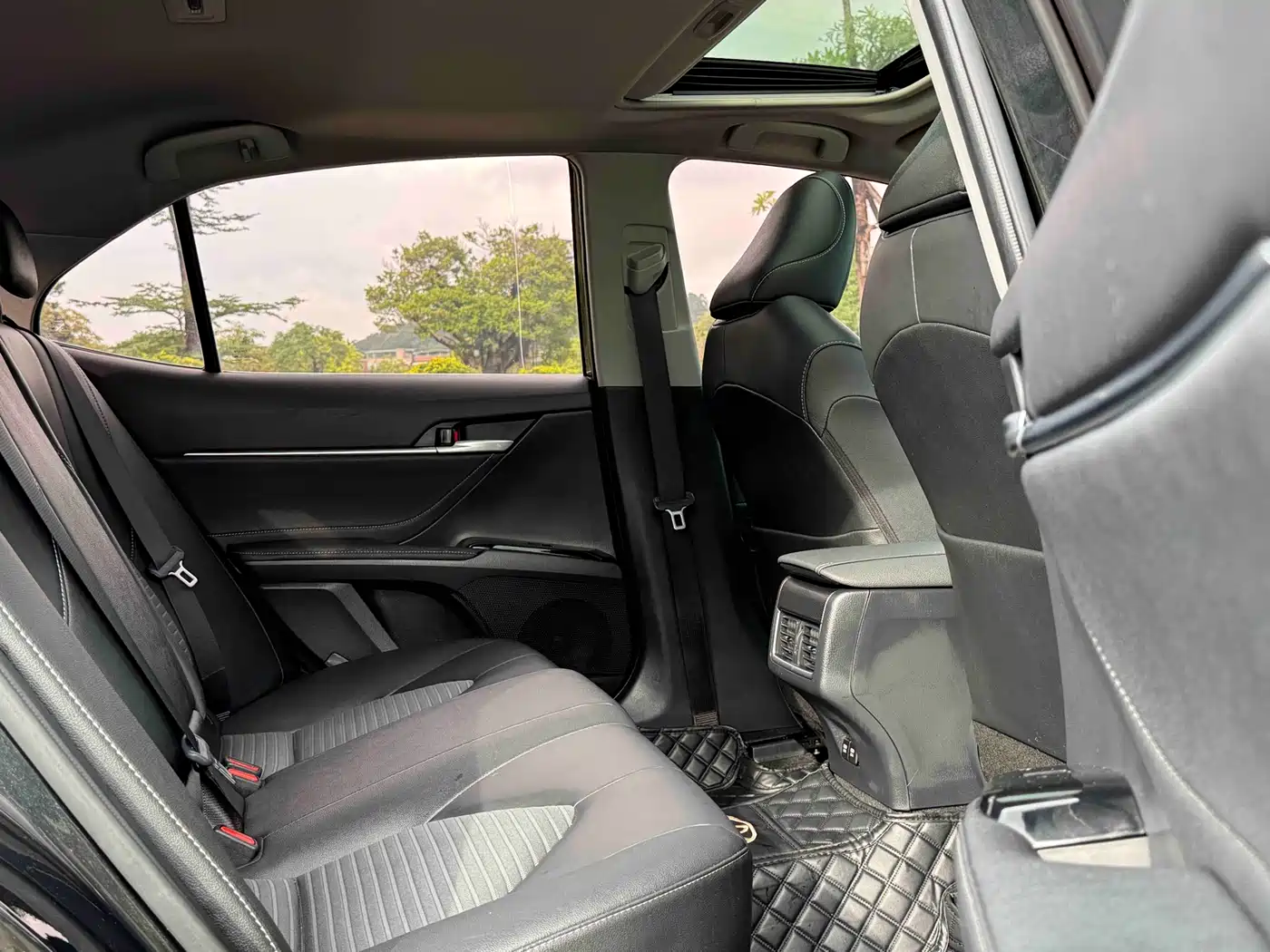 Toyota Camry 2022 2.5S Knight Edition фото 13