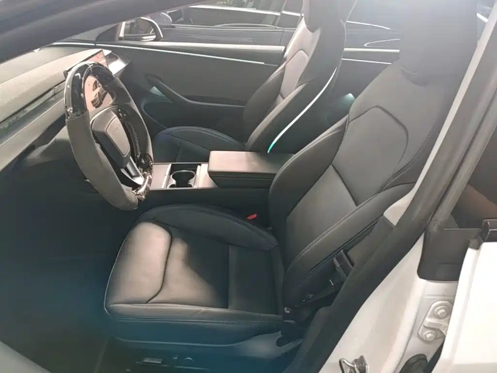 Фото 15 - Tesla Model 3