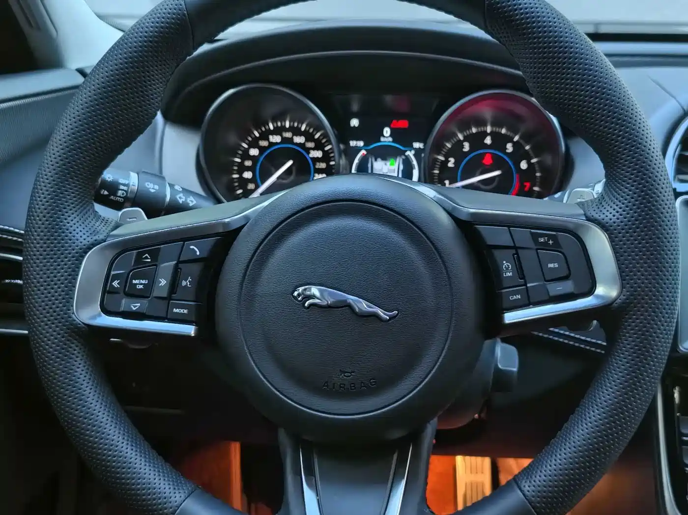 Jaguar XE 2019 2018 2.0T 300PS AWD R-Sport Edition