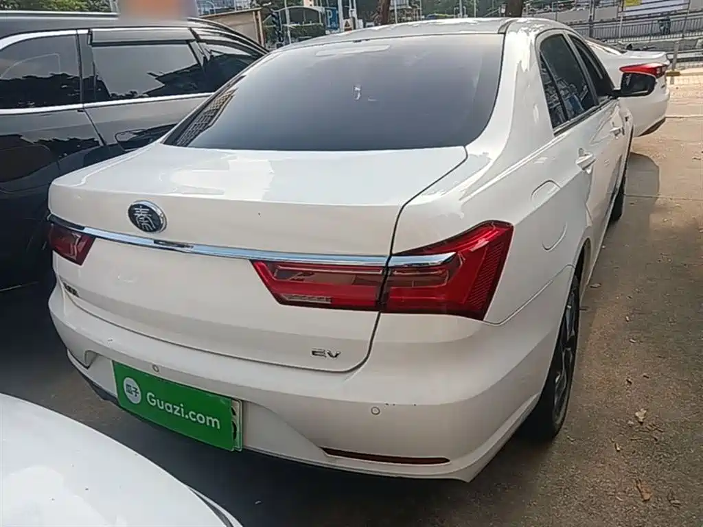 BYD Qin New Energy 2019 Long Range Luxury Edition фото 6