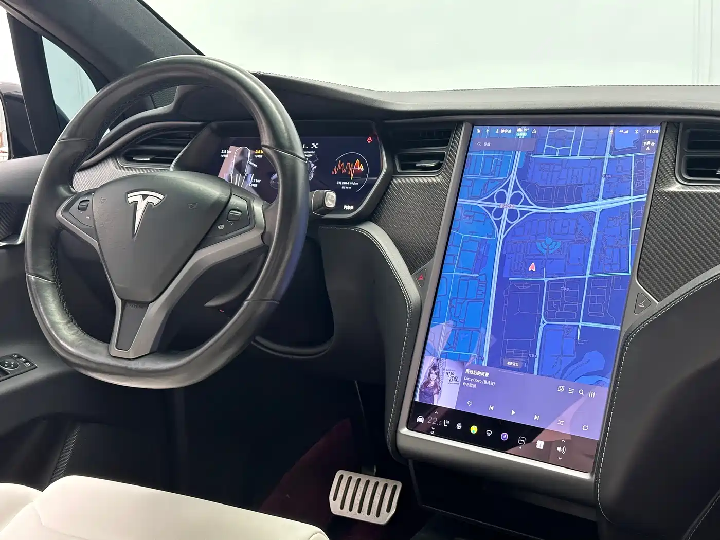 TESLA MODEL X