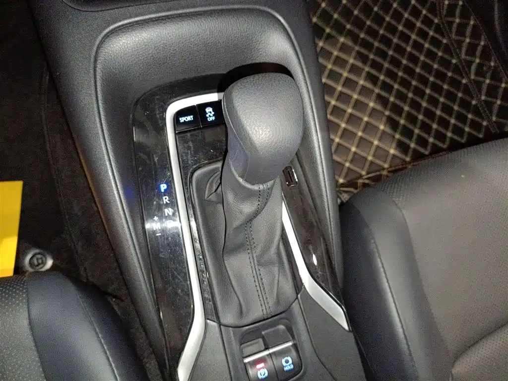 Toyota Levin 2021 185T CVT Luxury Edition фото 10