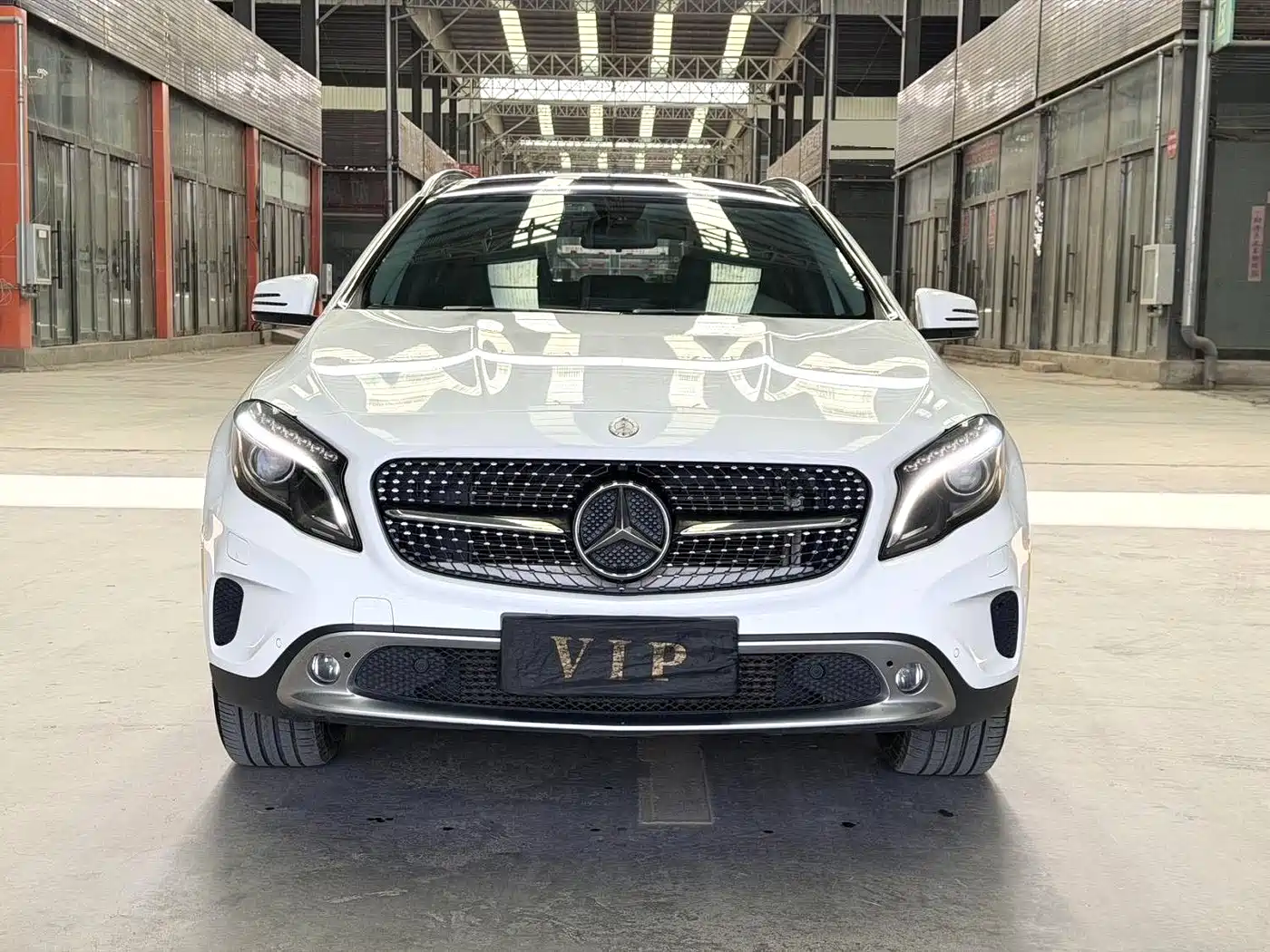 MERCEDES-BENZ GLA