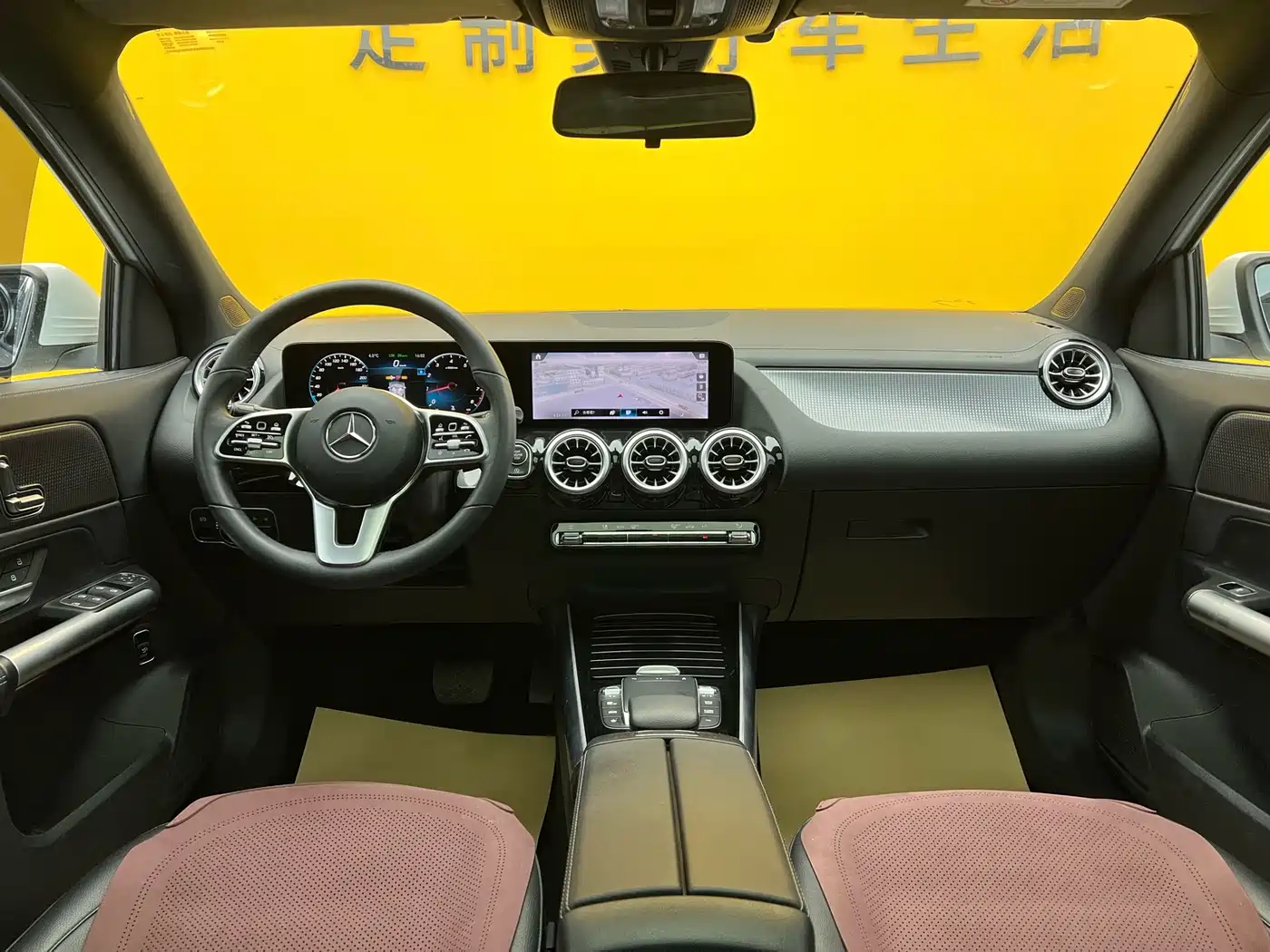 MERCEDES-BENZ GLA