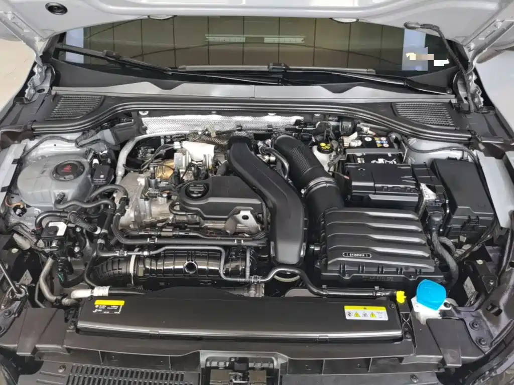 Volkswagen Golf 2025 2025 Facelift 300TSI R-Line