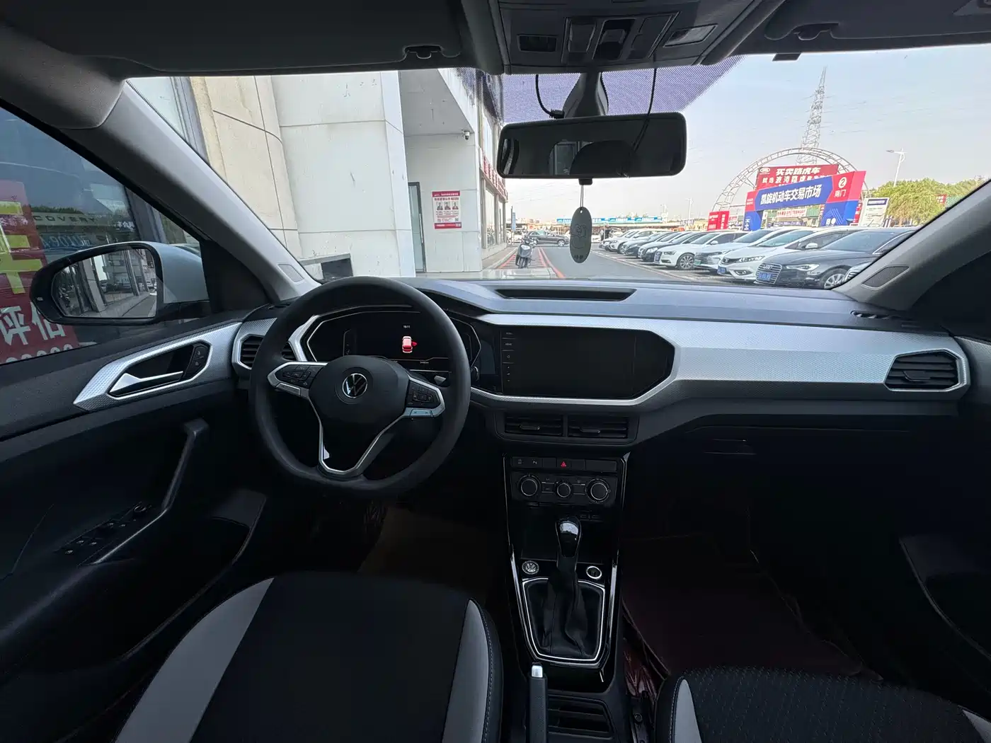 Volkswagen Tanying 2021 1.5L Automatic Smart Connect Edition фото 8