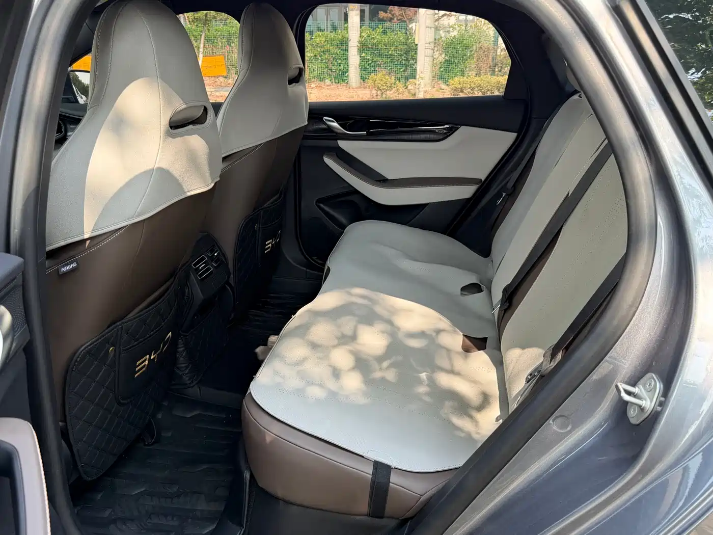 BYD Qin PLUS 2024 Glory Edition DM-i 55KM Leading фото 5