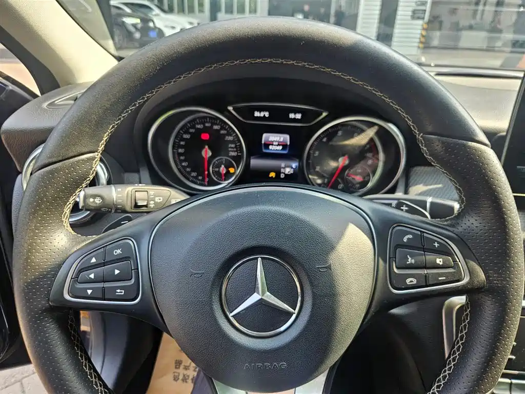 Mercedes-Benz GLA 2018 GLA 200 Dynamic фото 6