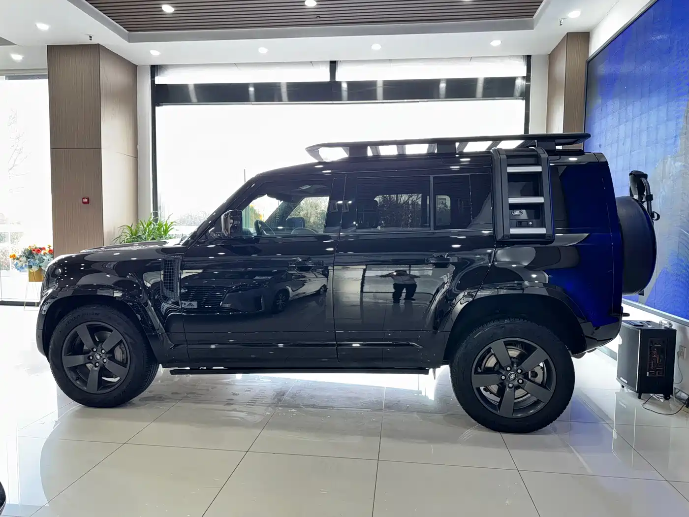 Land Rover Defender 2023 Facelift 110 3.0T P400 X-DYNAMIC HSE фото 7