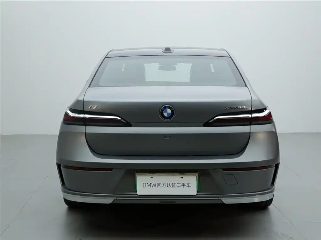 BMW I7